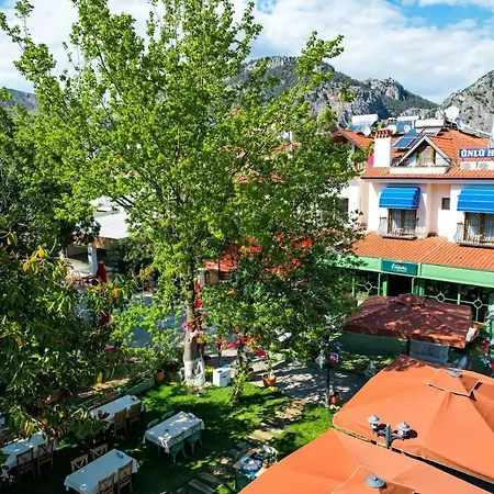 Gocek Unlu فندق 3*
