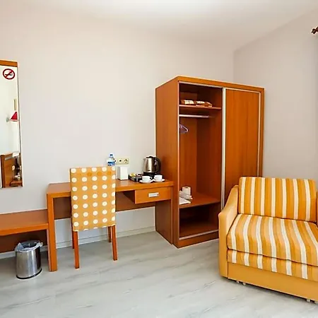 Gocek Unlu 酒店 戈西克