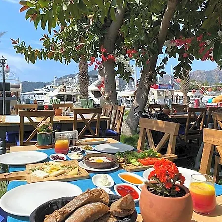 酒店 Gocek Unlu 戈西克